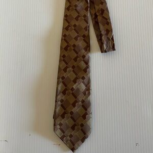 Bally 100% silk tie made in Italy in Mint Condition
